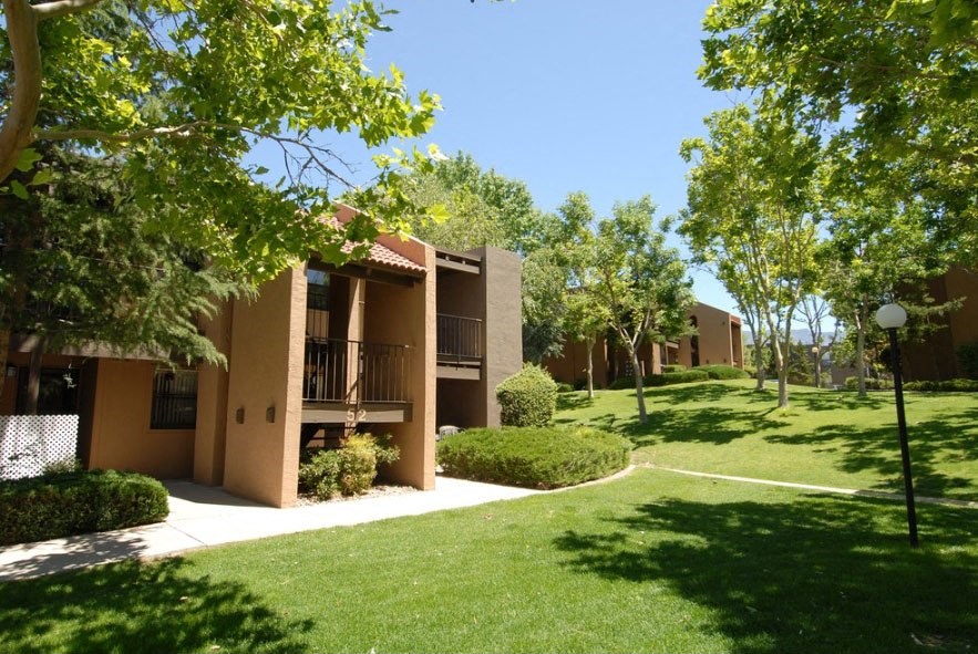 Beautifully maintained grounds at Acacia Gardens, New Mexico, 87111